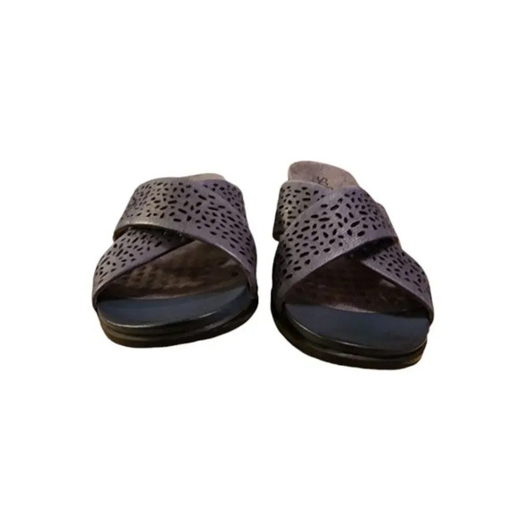 NEW SoftWalk Women's Leather Sandals Size 10.5N Gray Perforated Upper Slip-On - Picture 3 of 6